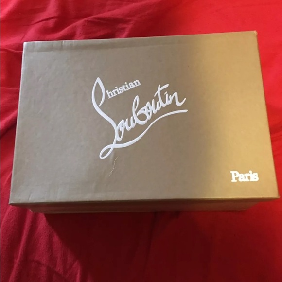 Comment below up to a size 15 - Picture 7 of 8